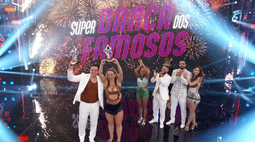 É campeã! Paolla Oliveira e ex-coreógrafo da Ilha vencem a ‘Super Dança dos Famosos’