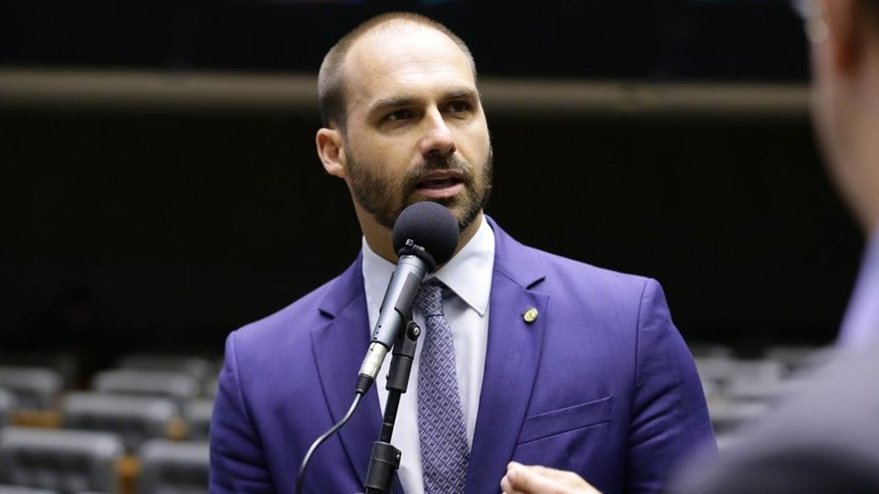 Deputados acionam Conselho de Ética da Câmara contra Eduardo Bolsonaro por ironizar tortura de Miriam Leitão