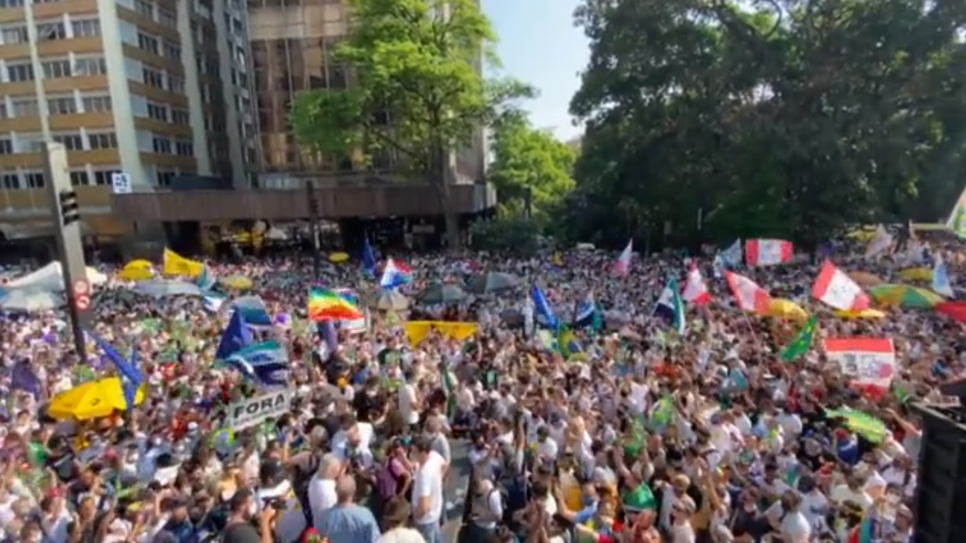 Políticos participam de ato contra Bolsonaro na Avenida Paulista