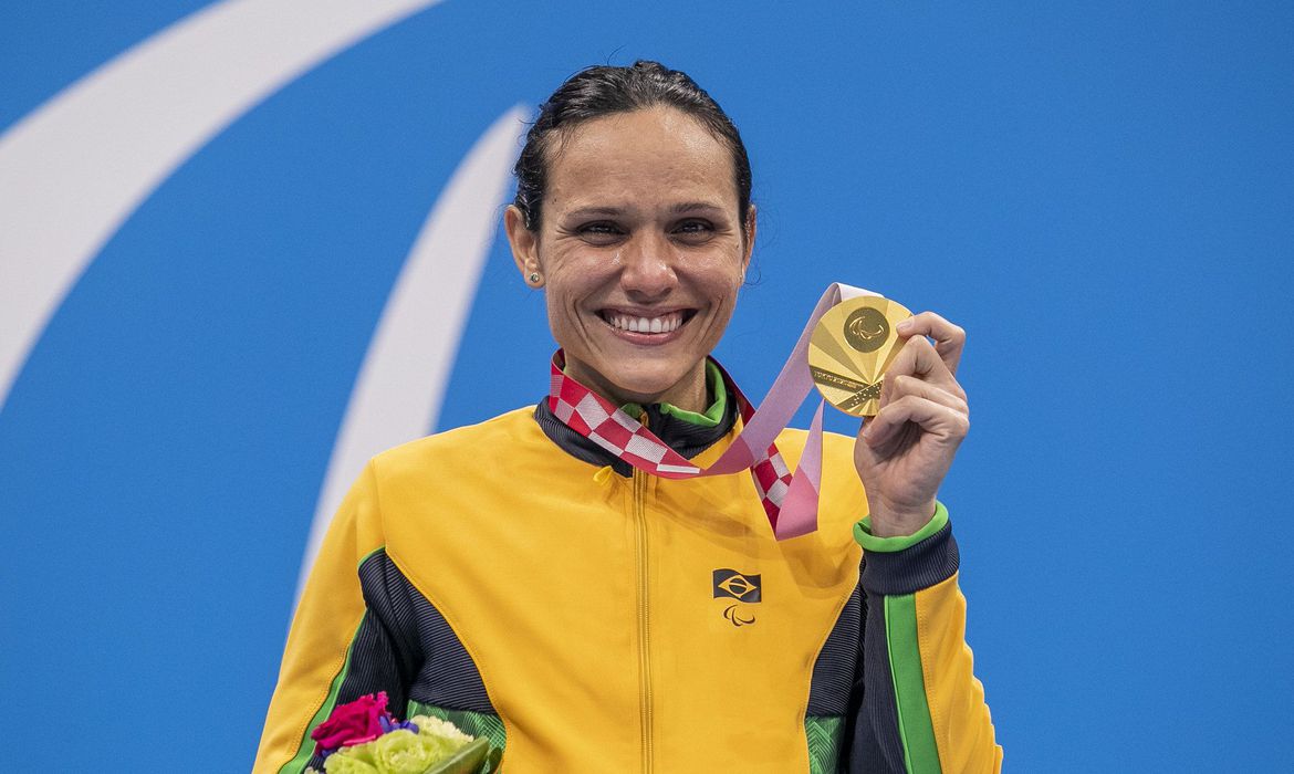 Paralimpíada: Carol Santiago é ouro e Cecília Araújo prata na natação