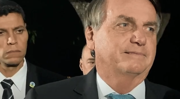 Bolsonaro anuncia novo aumento do diesel e culpa o PT: 'Não posso fazer milagre'