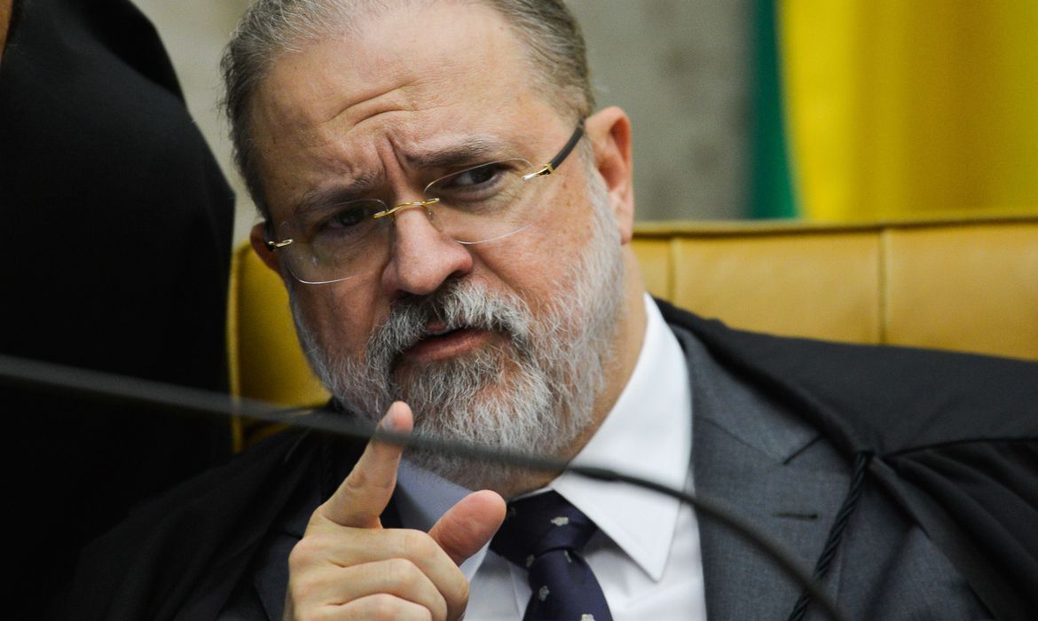 PGR Augusto Aras pede a suspensão imediata de último decreto de Bolsonaro