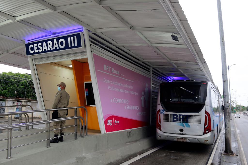 Rio lança BRT com espaços exclusivos para mulheres