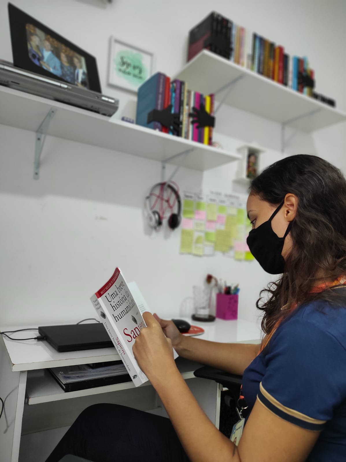 No Dia Nacional do Livro, funcionários do MetrôRio divulgam mensagens de incentivo à cultura e estímulo à leitura