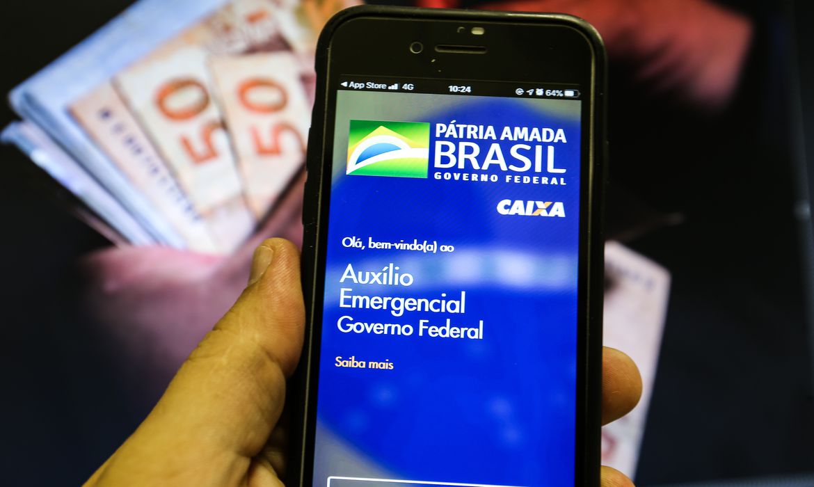 Desperdício de R$ 9,4 bi: governo Federal pagou auxílio emergencial para mortos