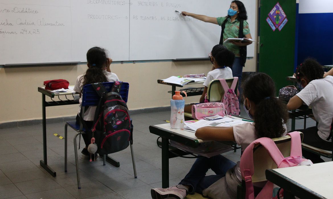 Prefeitura de São Paulo anuncia fim do distanciamento em escolas, cinemas e teatros