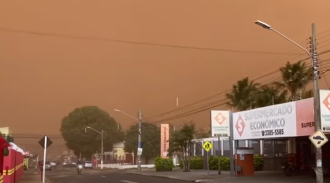 Vídeo: tempestade de poeira e vendaval atingem o MS e causam estrago