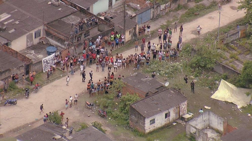 Moradores relatam indícios de tortura; inquérito vai investigar mortes no Complexo do Salgueiro