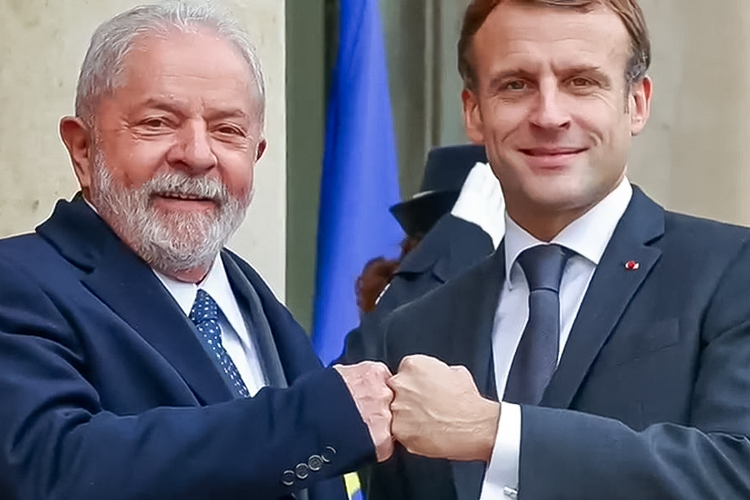 Macron recebe Lula na França com honras de chefes de Estado; assista