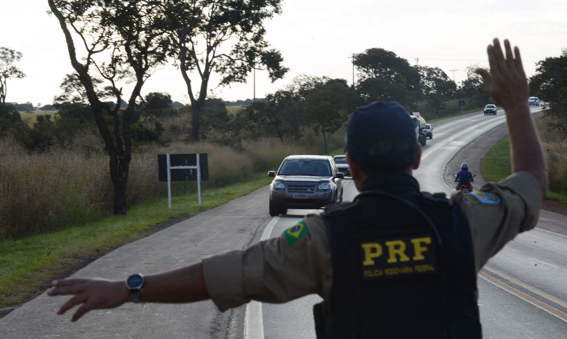 PRF apreende 3,5 toneladas de maconha na Baixada Fluminense