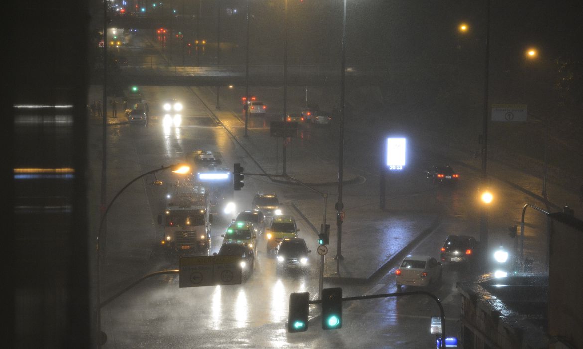 ‘Chove sem parar’: Rio teve outubro 70% mais chuvoso do que a média