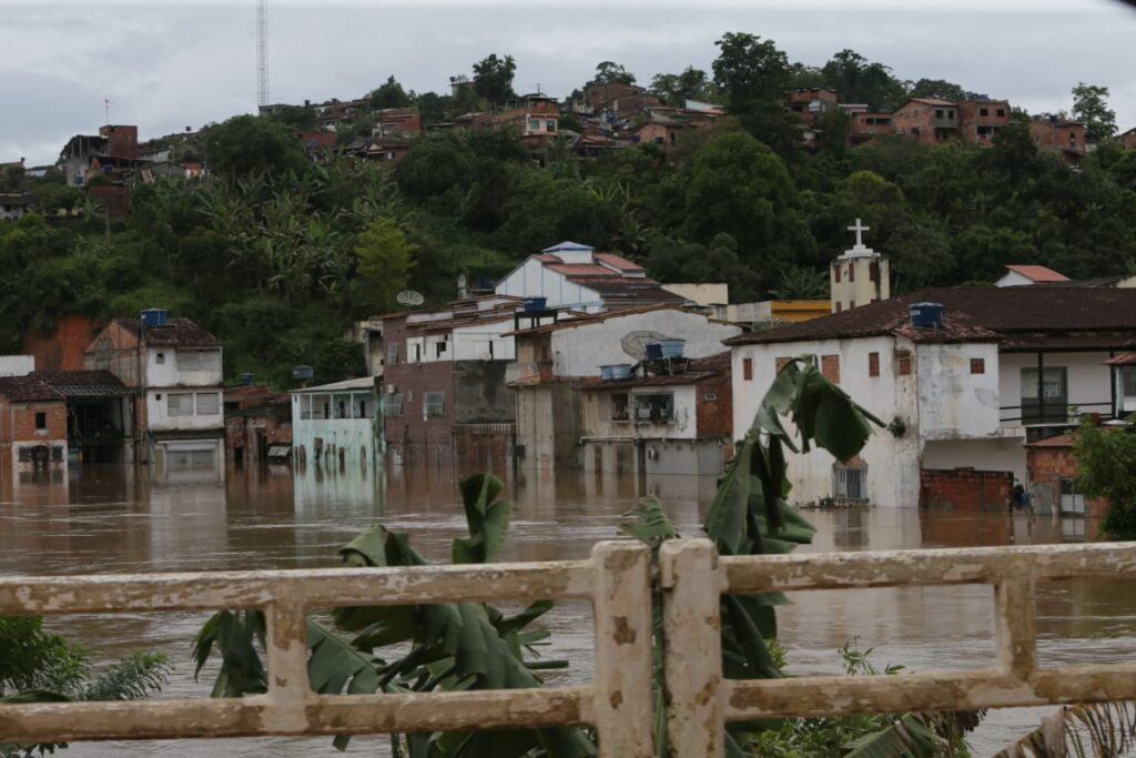 Apocalipse: voluntários citam caos na Bahia; governo anuncia ajuda da Argentina