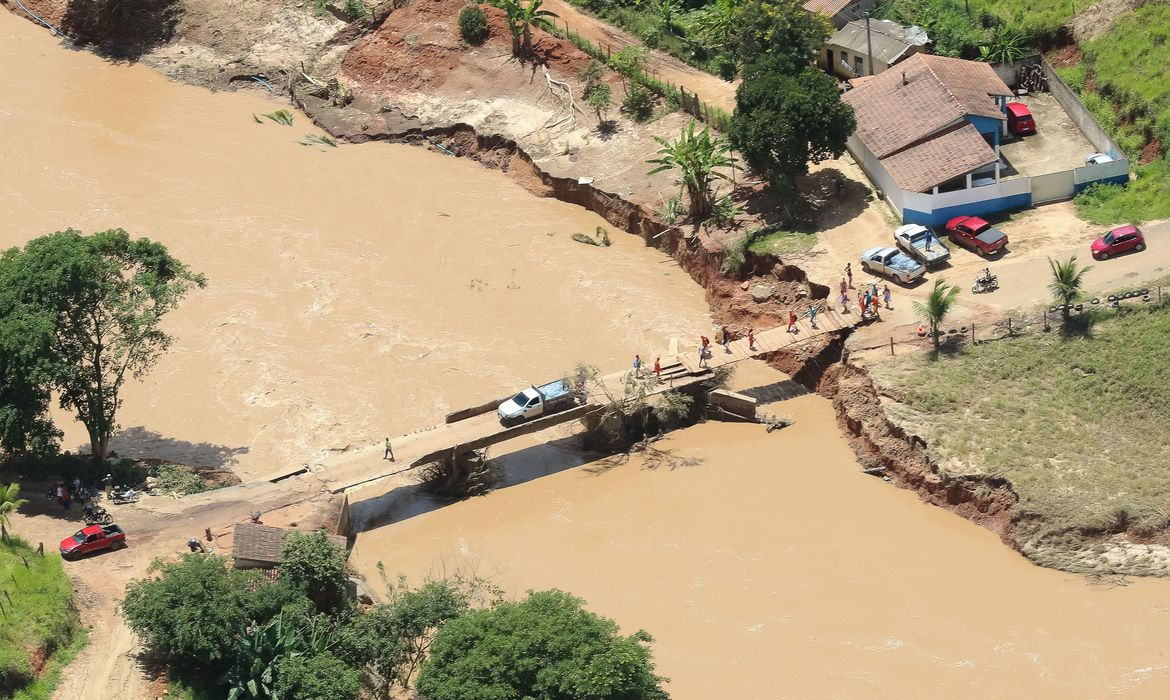 Bahia em alerta após rompimento de barragem; mais de quatro mil desabrigados