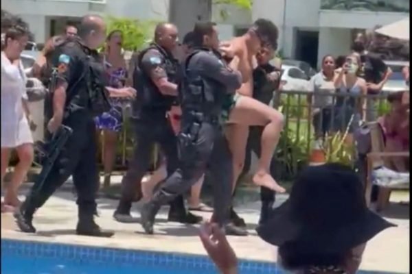 Suspeito por ofensas racistas, vereador de São Paulo é preso em piscina de condomínio no Rio