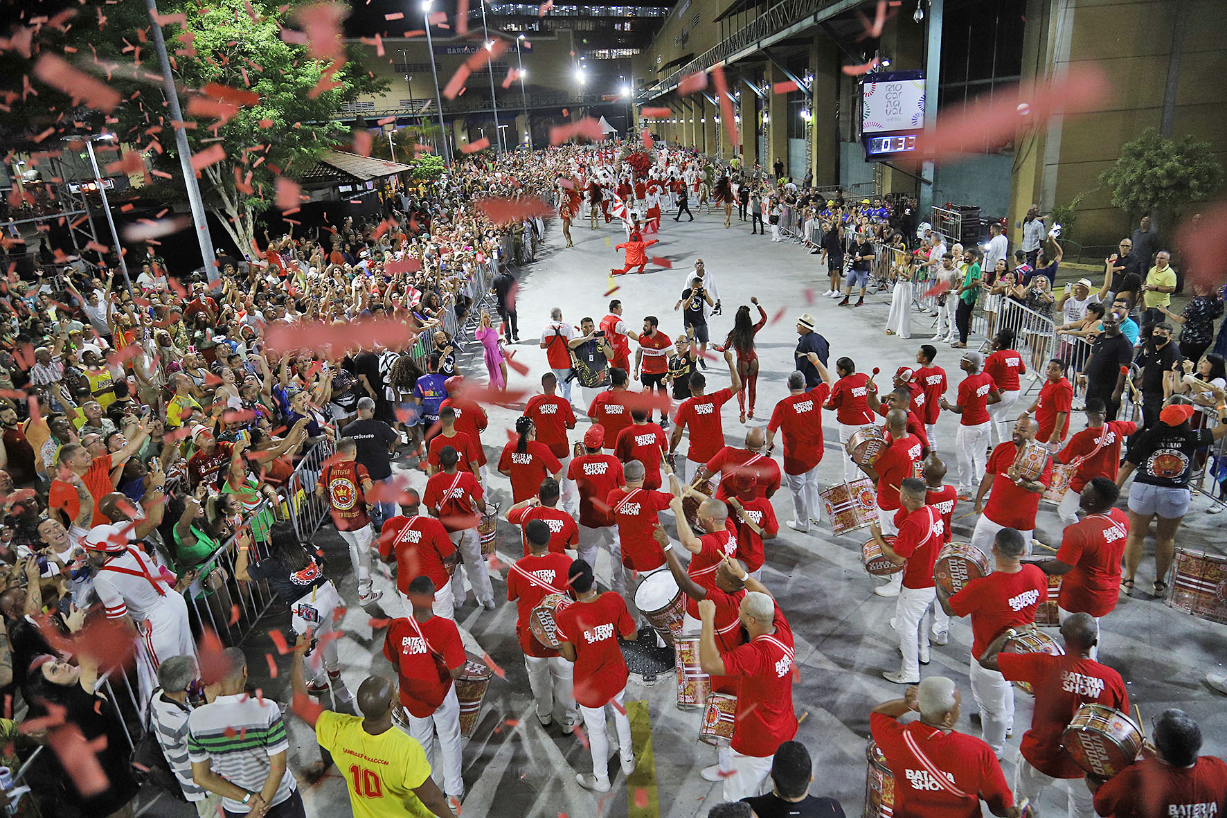 Vídeos: confira como foi a segunda noite do Rio Carnaval 2022