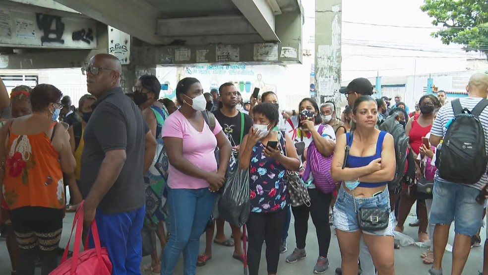 Funcionários do BRT entram em greve e deixam estações lotadas no Rio