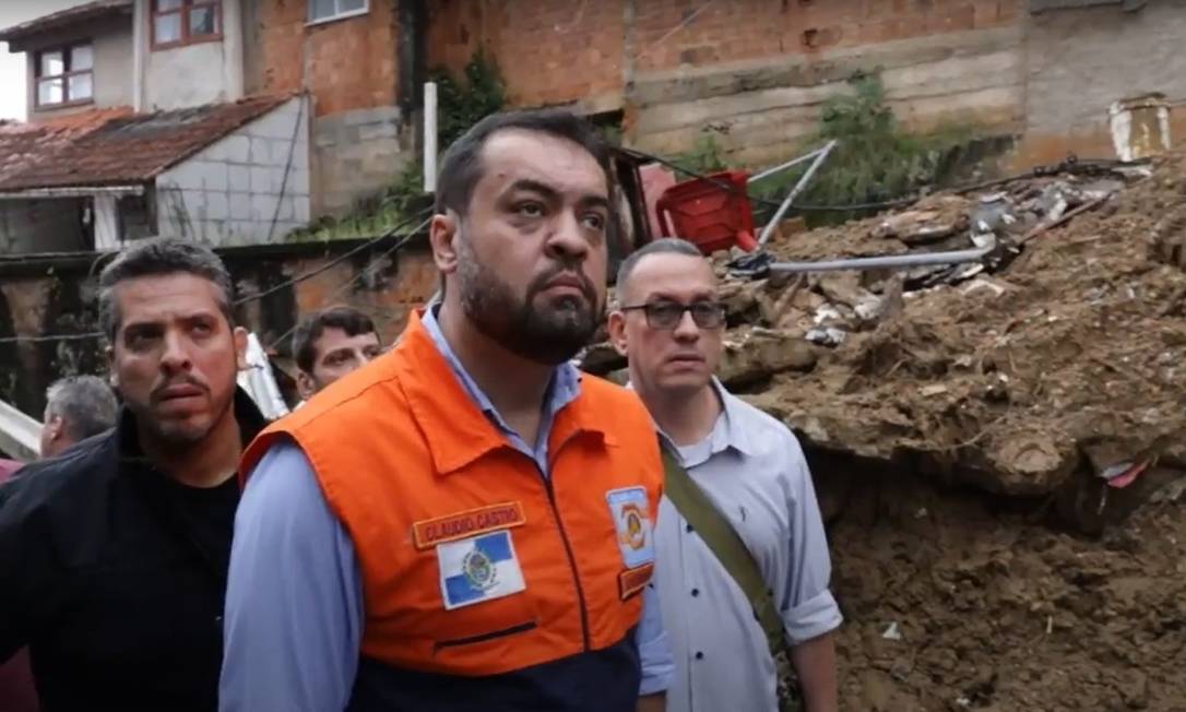 Governador Cláudio Castro sanciona leis para socorrer moradores de Petrópolis