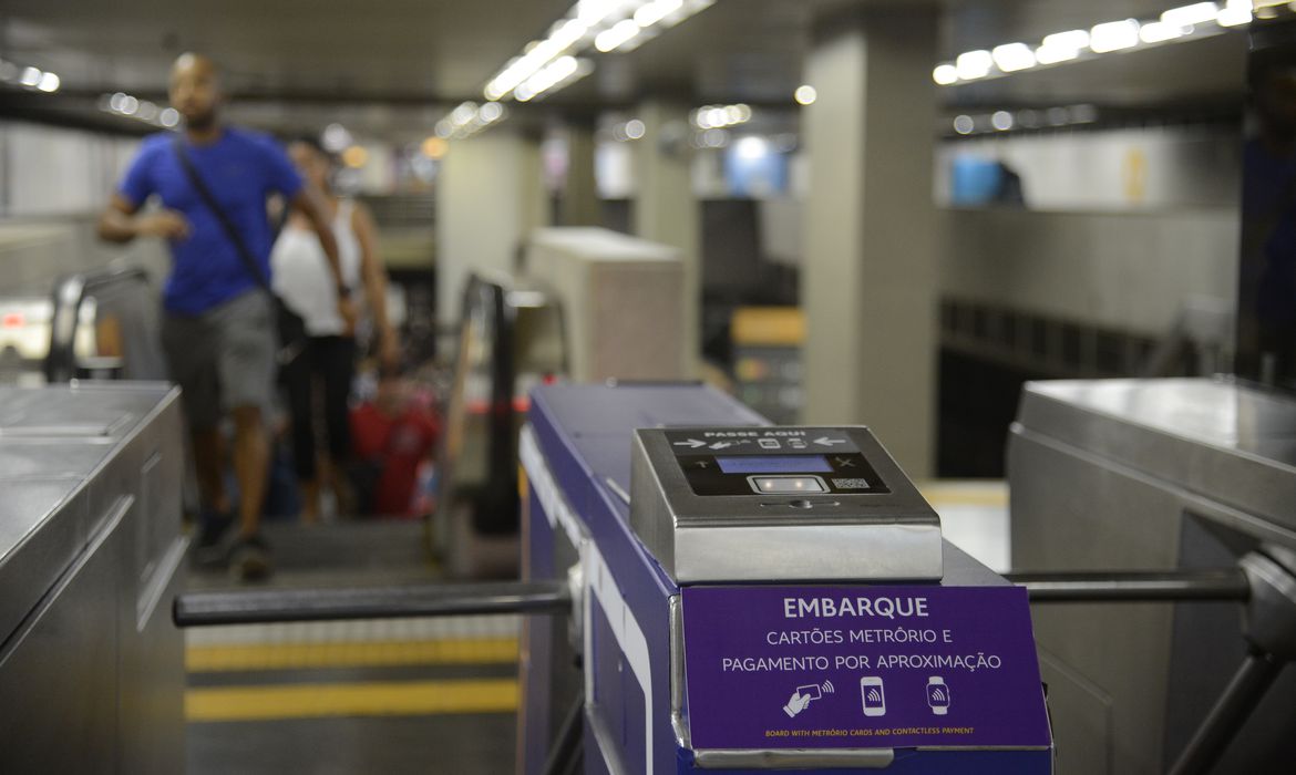 Ano novo e tarifas mais caras para usuários de metrô e trem em São Paulo