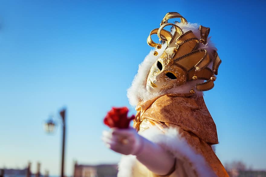 Empresas podem fazer colaboradores trabalharem no Carnaval?