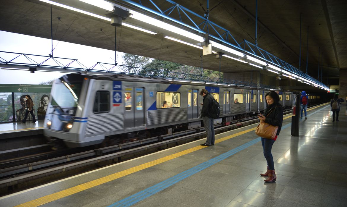 Tarifas dos trens, metrô e ônibus em São Paulo vão subir em janeiro de 2024