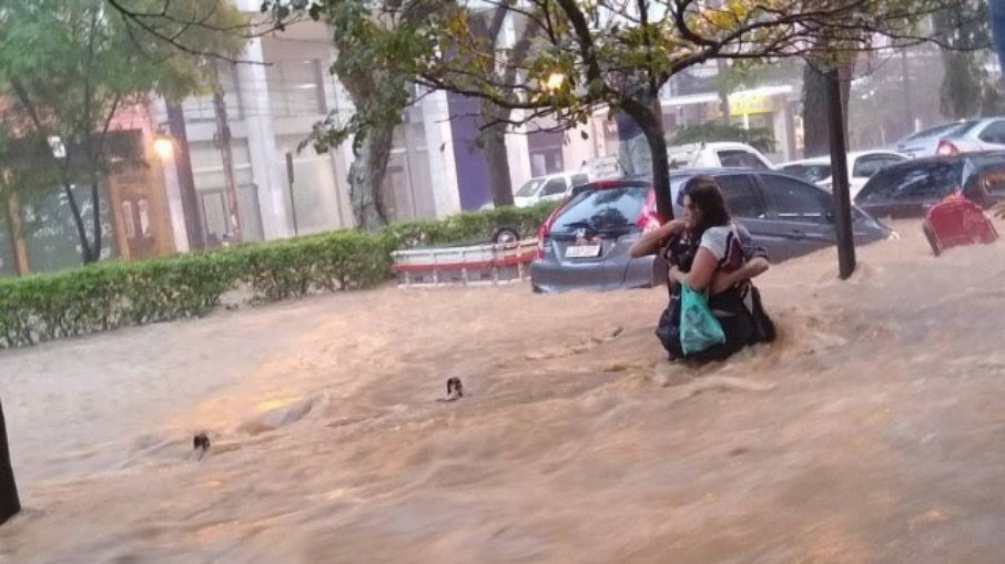 Petrópolis confirma 66 mortes; Cláudio Castro define ações após temporal