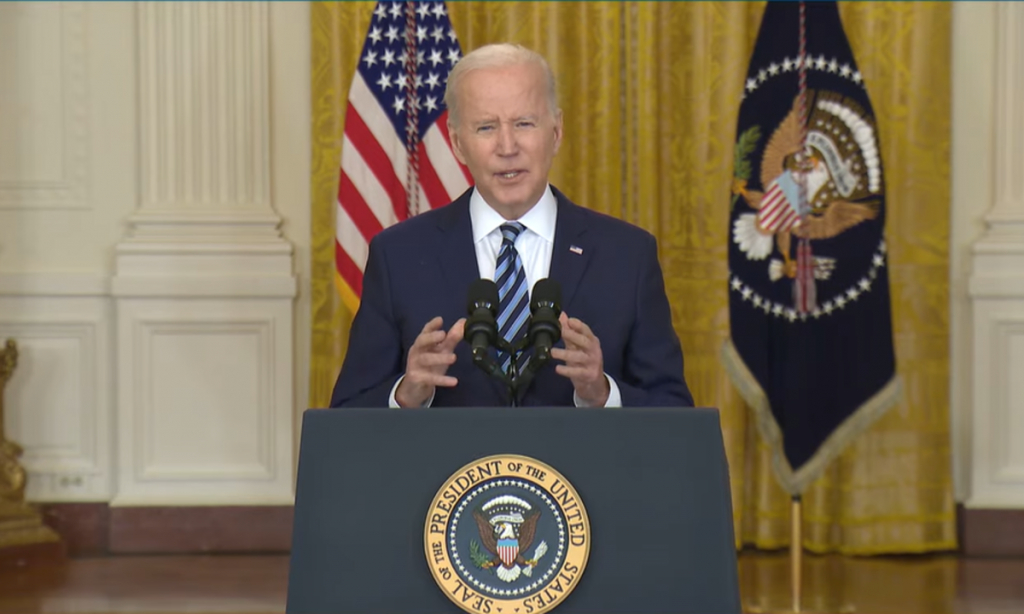 Biden responde sobre acusação de conspiração com Taylor Swift; assista