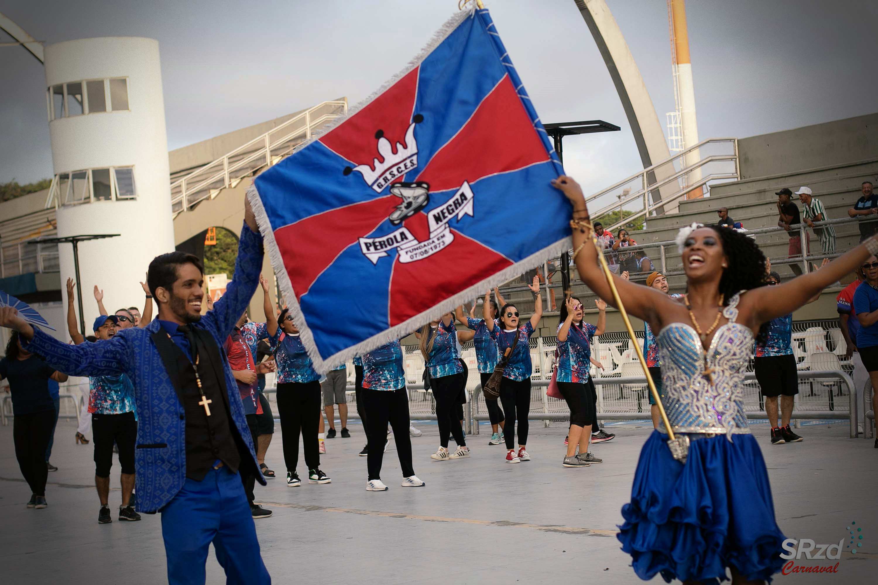 Casal da Pérola Negra promete novidade em fantasia do Carnaval 2022