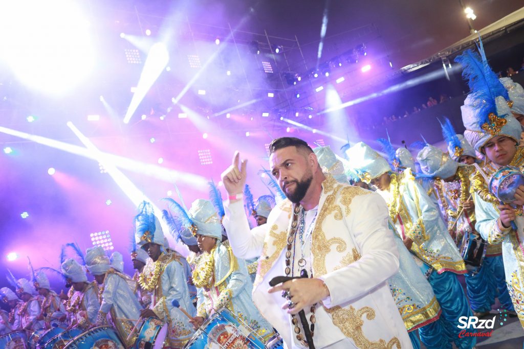 Rafa Oliveira no desfile 2022 da Rosas de Ouro. Foto: Cesar R. Santos/SRzd