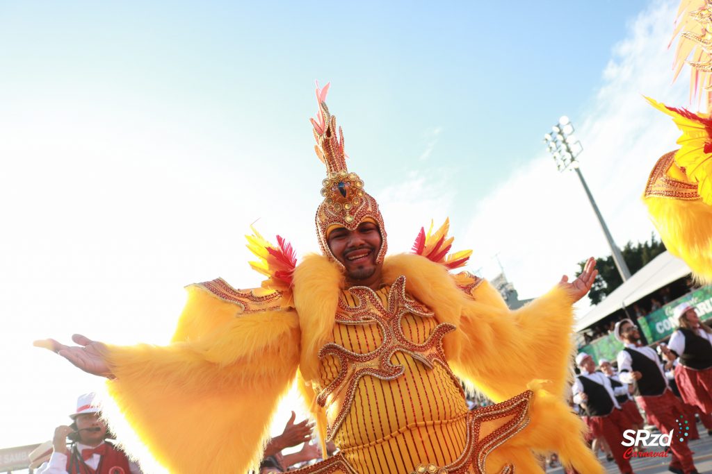 Desfile 2022 da Dragões da Real. Foto: Cesar R. Santos/SRzd