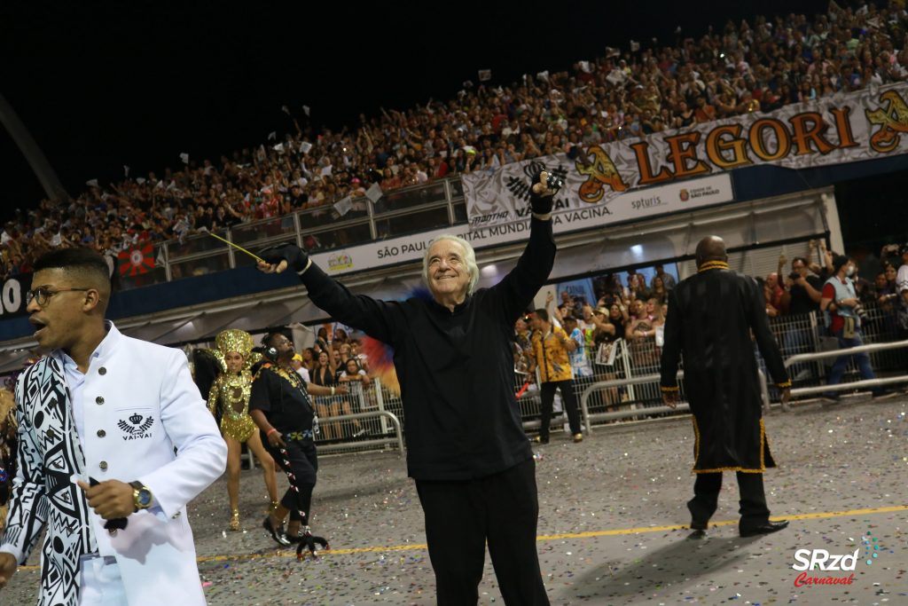 Maestro João Carlos Martins no desfile 2022 da Vai-Vai. Foto: Cesar R. Santos/SRzd