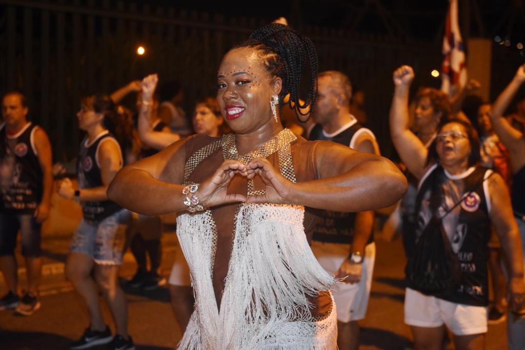Rainha Joy Broussard fará jornada tripla nos desfiles do Rio