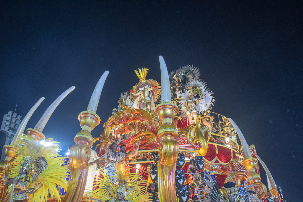 Beija-Flor: comentaristas analisam desfile