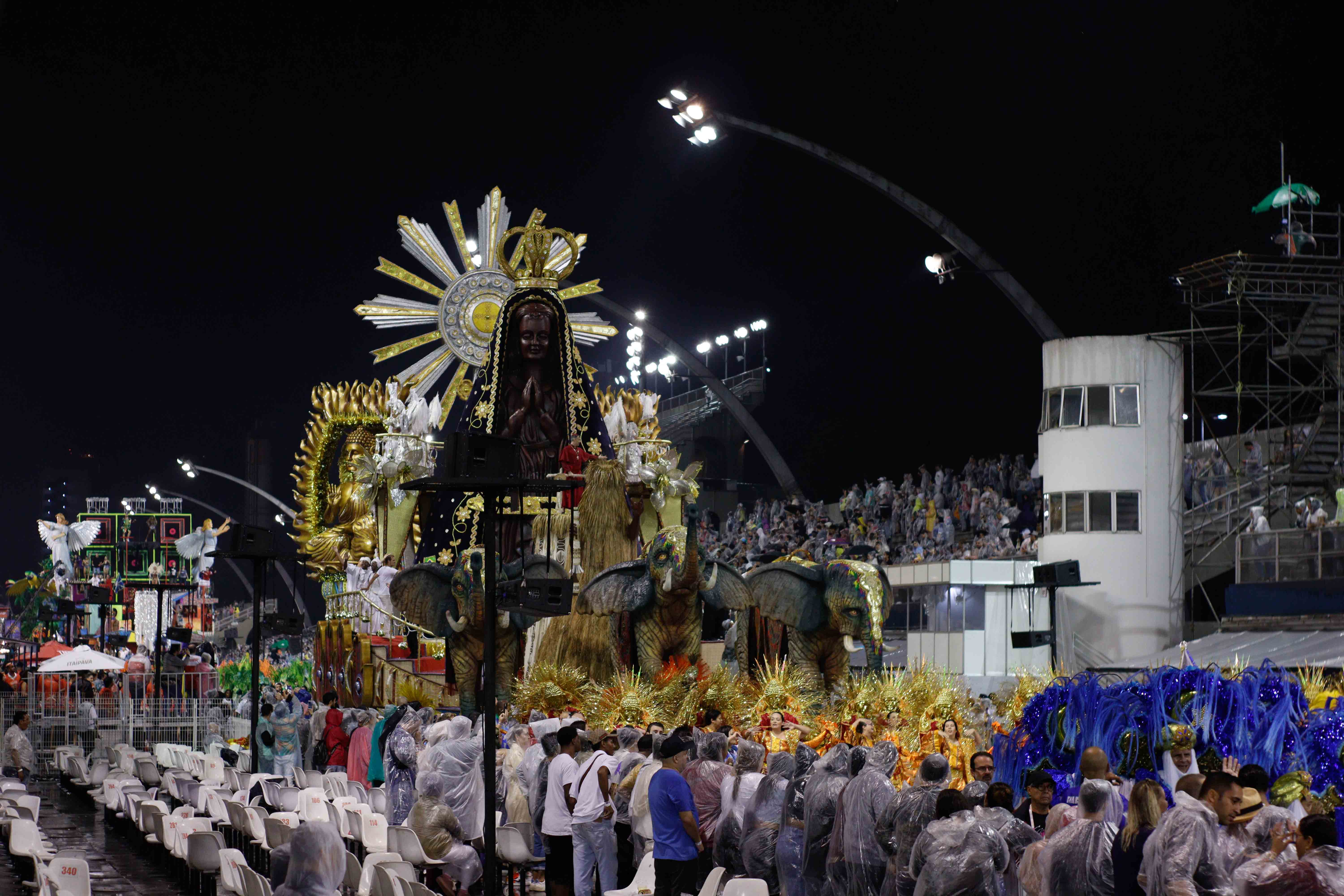 Desfile das campeãs 2022 da Unidos de Vila Maria. Foto: Bruno Giannelli/SRzd