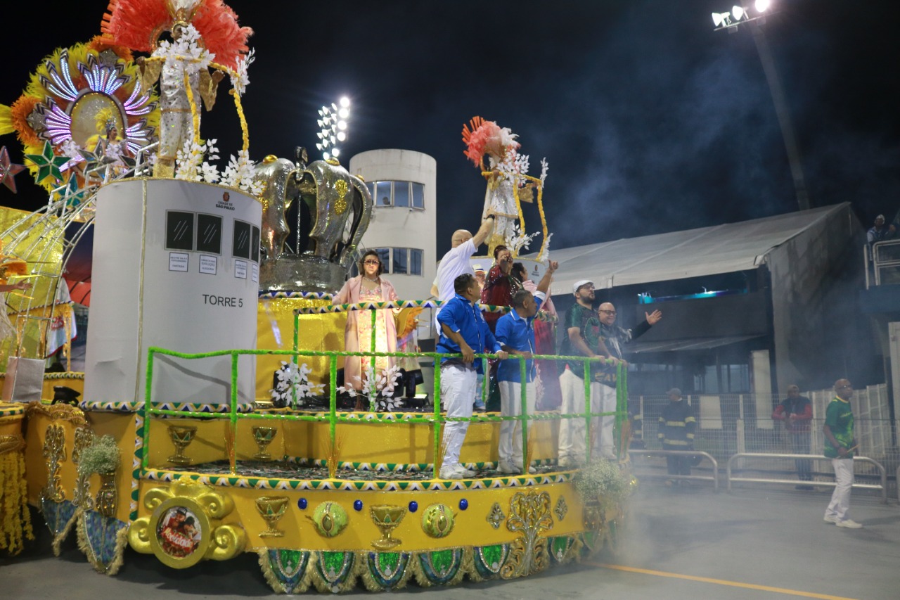 Tradição Albertinense celebra 30 anos de Anhembi em seu desfile