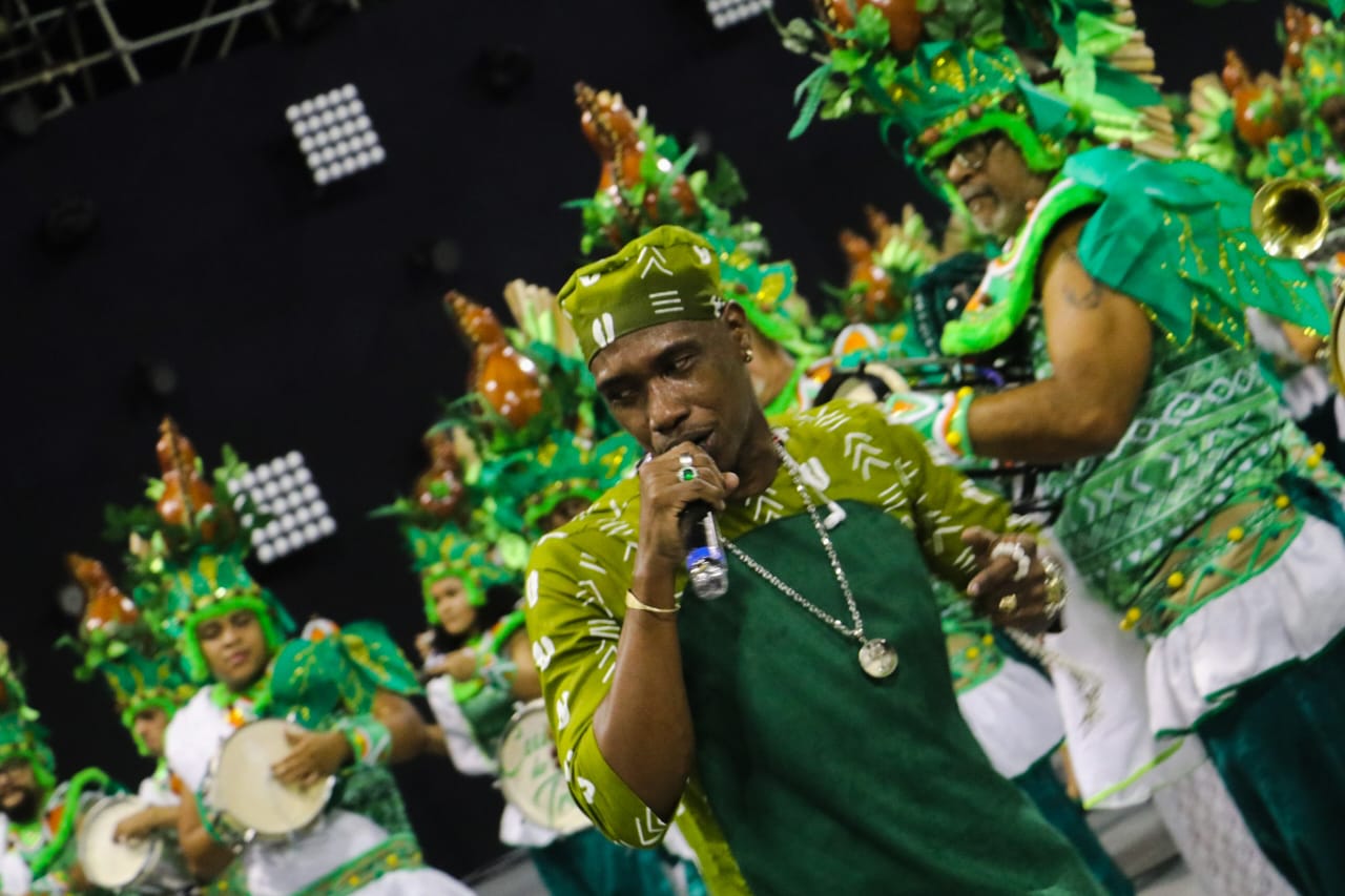 Vídeo: desfile da Camisa Verde e Branco no Carnaval 2022