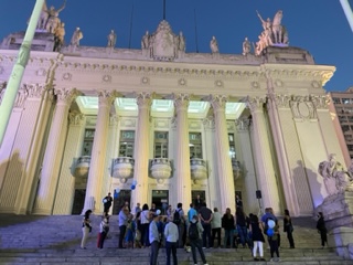 Doença rara ilumina o Palácio Tiradentes