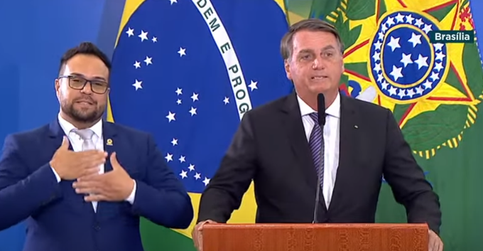 Jair Bolsonaro diz que militares podem fazer país ‘rumar à normalidade’