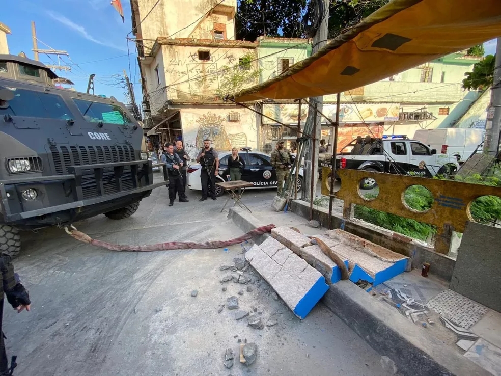 Polícia derruba memorial com nomes dos 28 mortos em operação no Jacarezinho