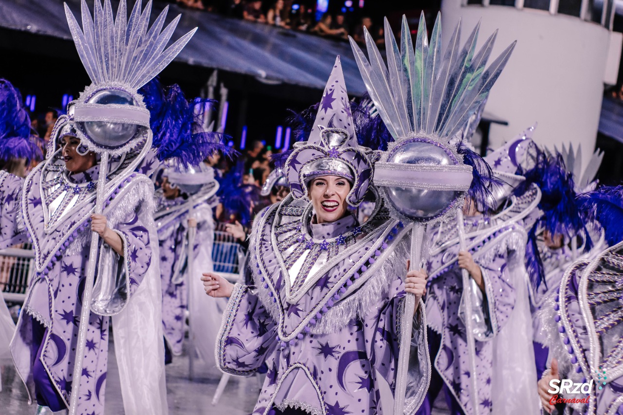 Falta de ‘capa’ e acabamento de fantasias tiraram décimos da Império de Casa Verde