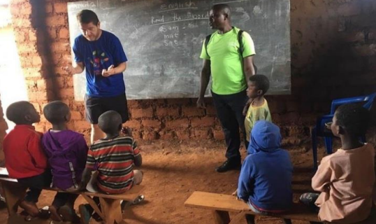 Evaldo José lança livro sobre sua experiência em um dos lugares mais pobres da África