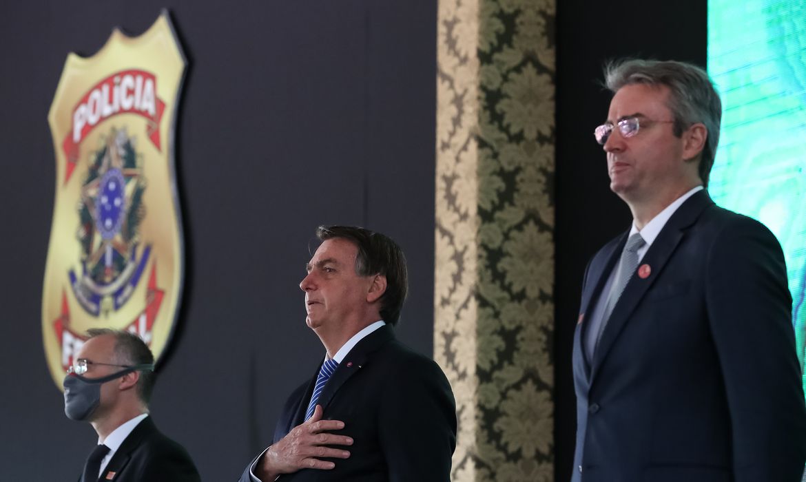 Aliados de Bolsonaro temem novos áudios; oposição pede investigação