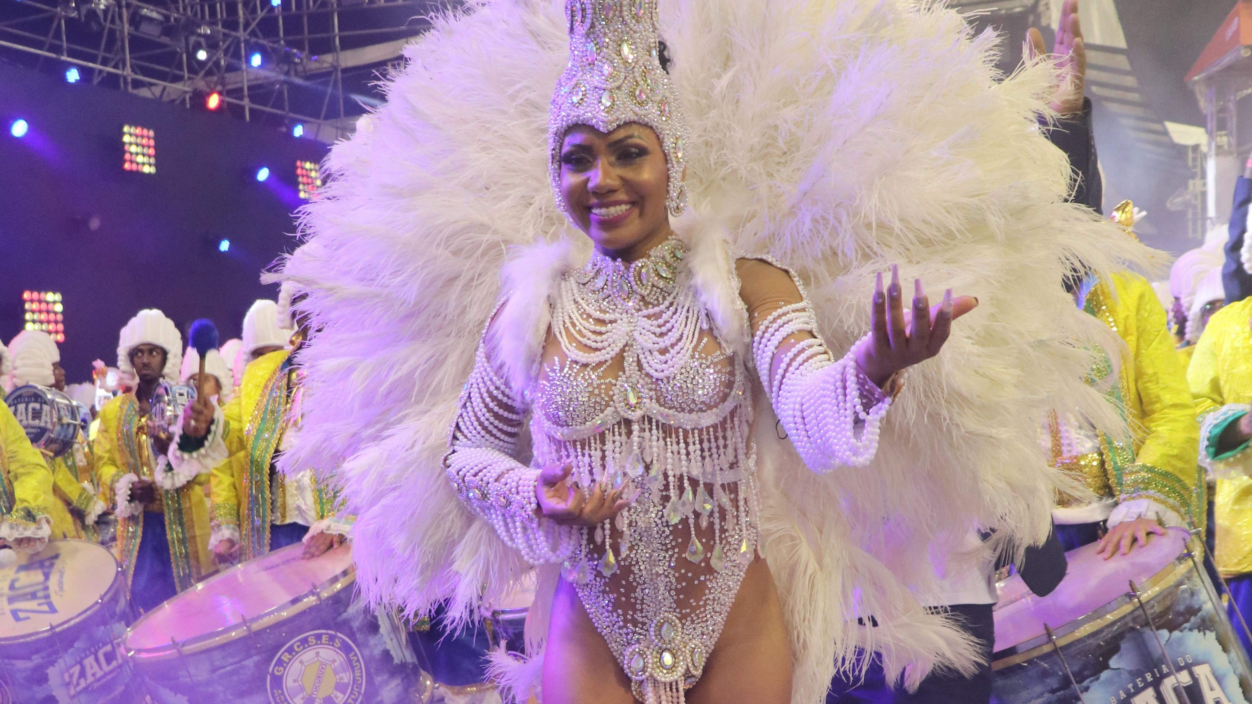 Bailarina do Programa do Ratinho, Cintia Mello assume novo cargo no Carnaval de São Paulo