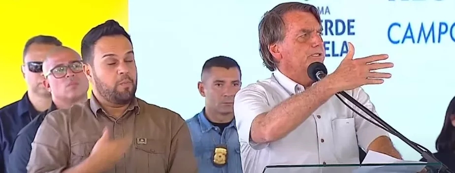 Vídeo: Bolsonaro pergunta sobre felicidade, homem pede por Lula e presidente rebate