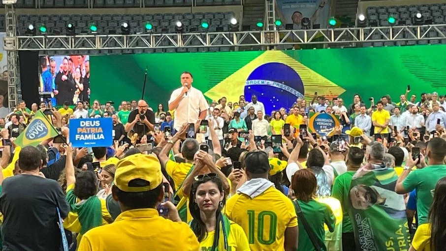 Oficializado como candidato, Bolsonaro ataca STF, convoca apoiadores para ato e desafia Lula