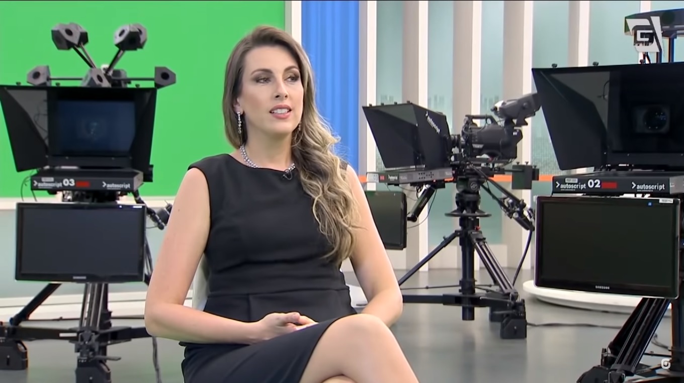 Apresentadora é acusada de orientar jornalistas a enviar nudes em troca de entrevistas; ela nega