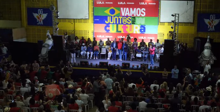 Lula se reúne com sambistas do Rio e defende o Carnaval das escolas de samba