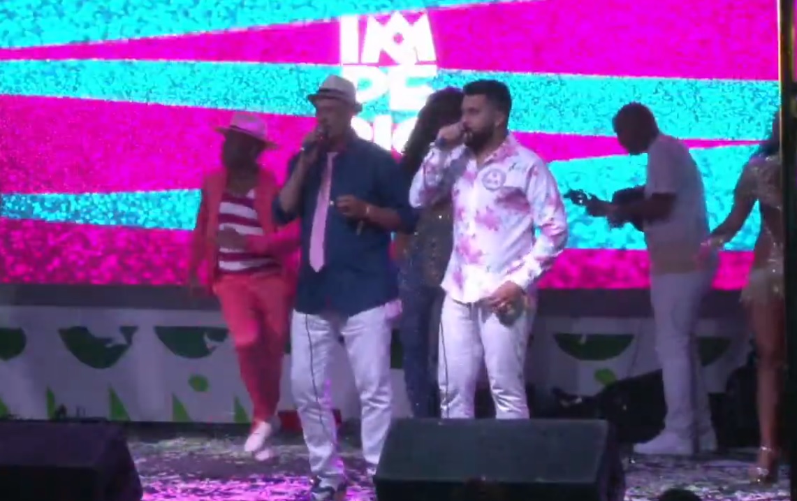 Vídeo: Royce do Cavaco e Hudson Luiz cantam samba 2023 da Rosas de Ouro pela primeira vez