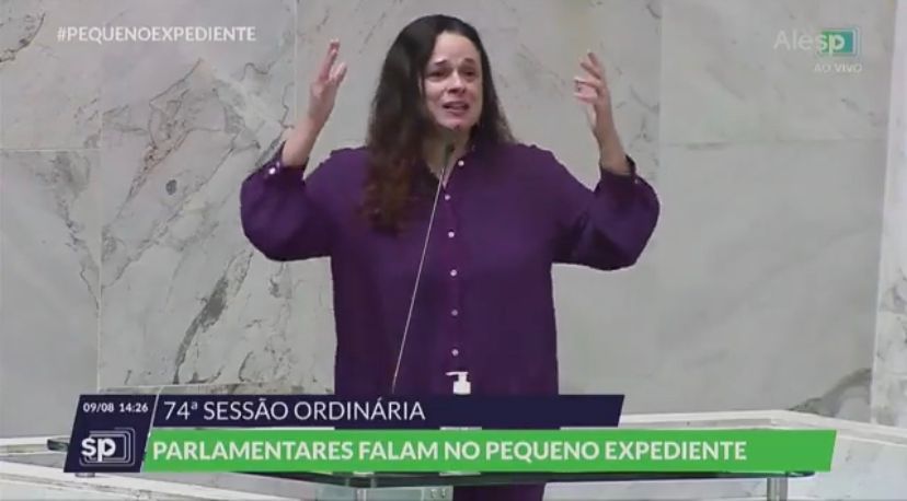 Janaina chora, treme e pede que Michele não incentive preconceito religioso