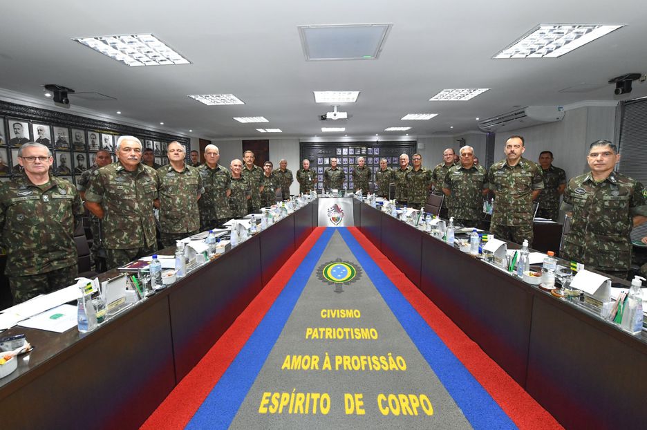 ‘Quem ganhar leva’: Alto-Comando do Exército contraria Bolsonaro e vai respeitar resultado das urnas