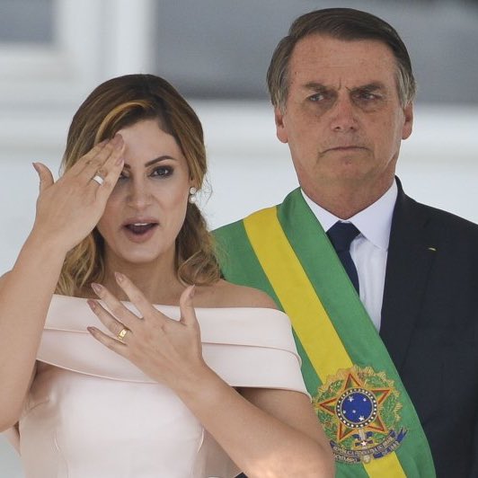 Mais um escândalo escancara a vida palaciana de Michelle e Bolsonaro, por Sidney Rezende